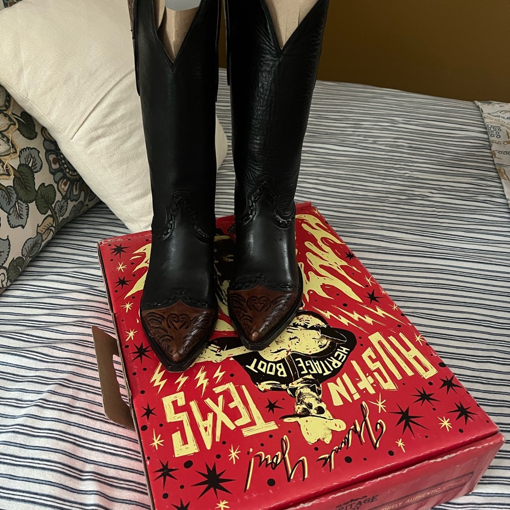 Stylish Black and Brown Women's Cowboy Boots - La Vaquera
